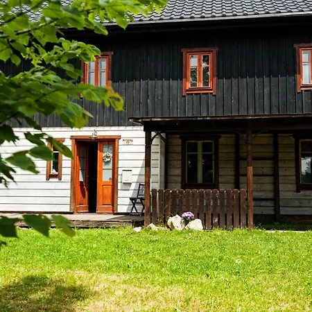 Gospodarstwo agroturystyczne Potoczek 19 *